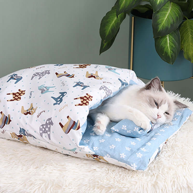 Closed Cat Bed with Warm Quilt - Removable and Washable Cat Cave