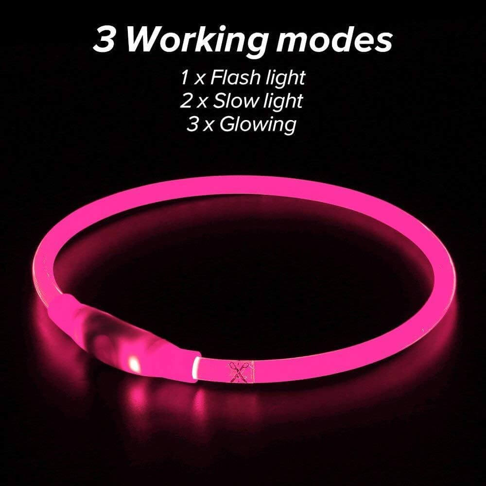 LED Halsbånd - Genopladeligt og Lysende til Hunde i pink med 3 lysindstillinger: konstant, hurtig blink, og langsom blink.