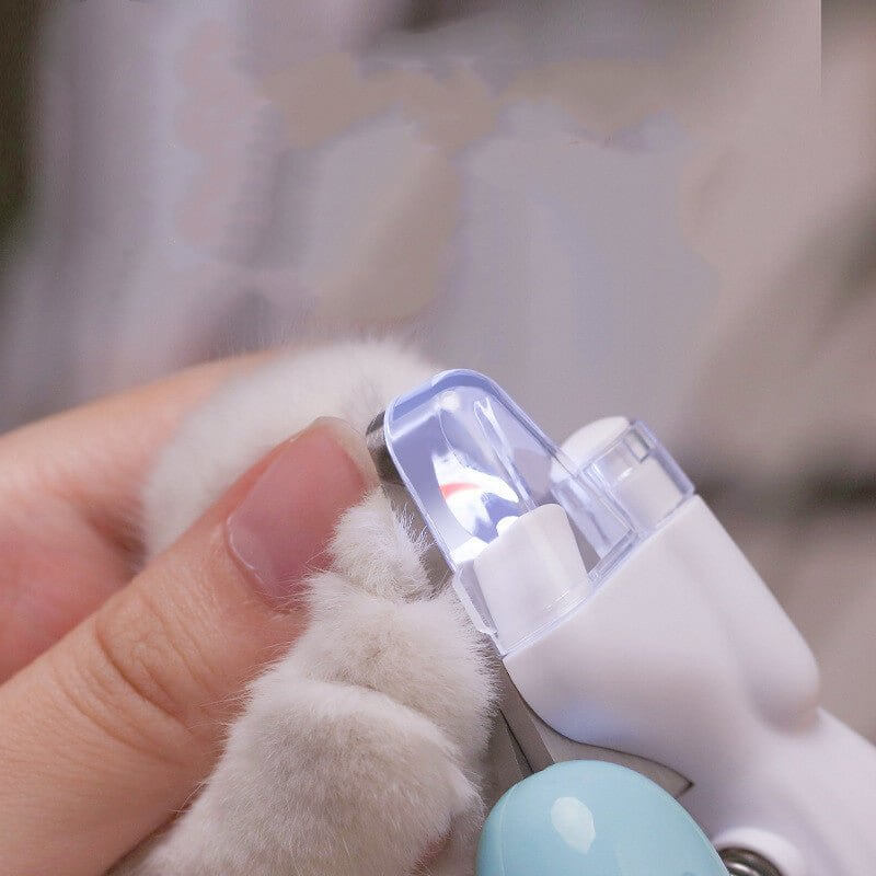 Professionelle Negleklippere med LED-lys anvendt for præcis pleje af kæledyrs kløer, skarpe klinge og ergonomisk greb.