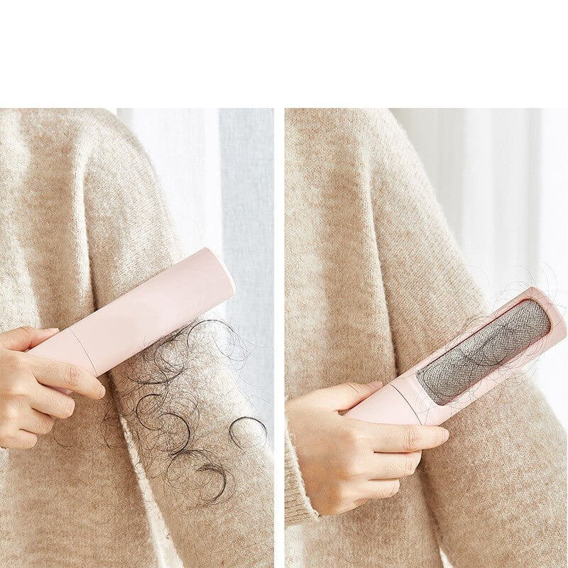 WuffWear pelsfjerner 2-i-1 børste i brug til at fjerne hår fra en sweater, effektiv og let at anvende uden engangsark.